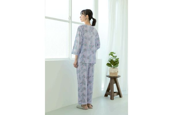 メッシュ使いの涼しい綿混パジャマ
