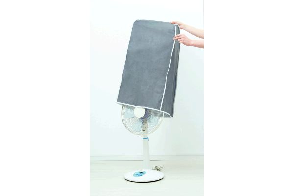 スッポリかぶせる扇風機カバー