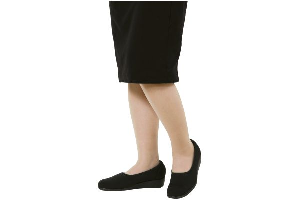 ストレッチ撥水ウェッジソールパンプス