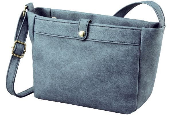 ほどよいサイズ感のショルダーバッグ ブルー