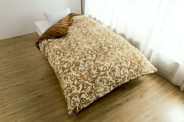 掛けカバーにもなるあったか多層毛布（クラシック柄）