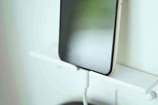 【ネット限定】ウォールスマートフォン＆ヘッドホンホルダー　スマート　（ホワイト）