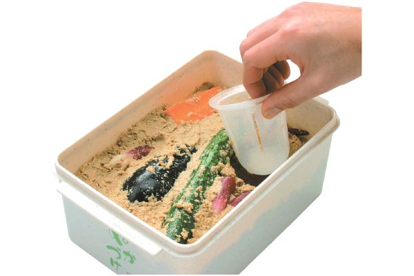 ぬか漬け容器　水取り器付