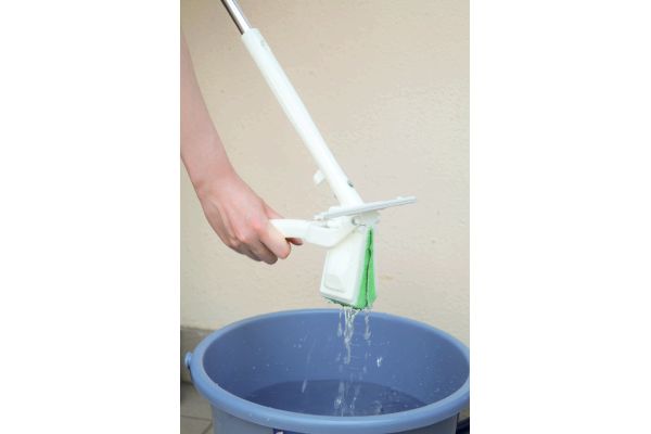 ぎゅーっと楽しぼりカビ取り水切りワイパー