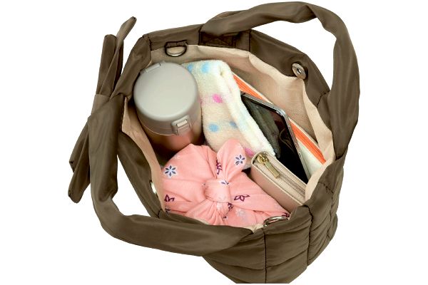 リボン付きキルトバッグ