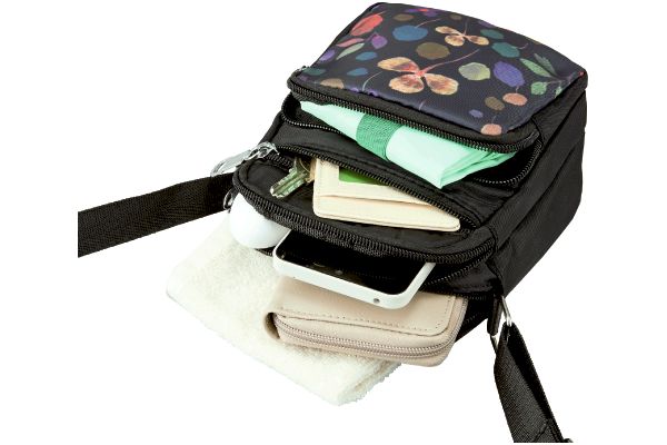 コンパクトサイズのお出かけポシェット