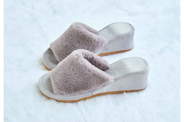 ヒールスリッパふわふわファー