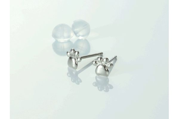 プラチナにくきゅうピアス