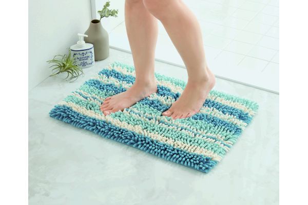 足が沈み込むサラふわ吸水バスマット