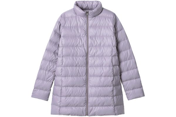 ふわっと軽いセミロングダウンコート