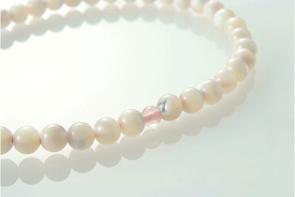 念珠 白蝶貝紅水晶仕立