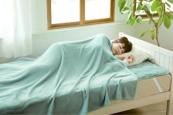 ミンクタッチあったか毛布（色おまかせ）