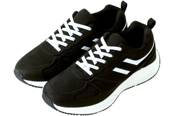 滑りにくくて歩きやすい防水スニーカー 22.5cmブラック