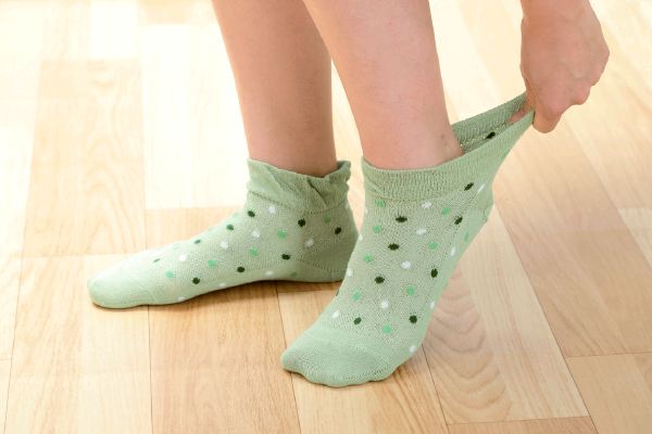 【ネット限定】[洗濯日和]ゆったりドット柄ソックス　（４色組　23〜25cm）