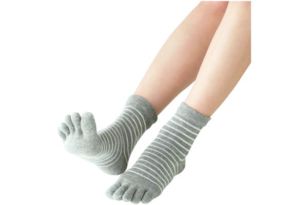 とにかく丈夫な5本指ボーダーソックス