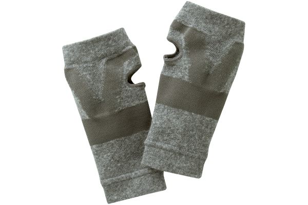 手首を支える備長炭サポーター