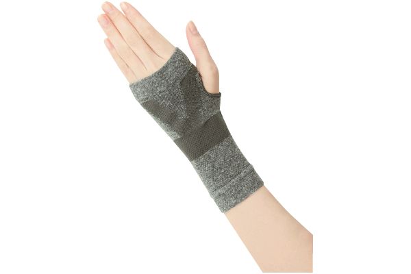 手首を支える備長炭サポーター