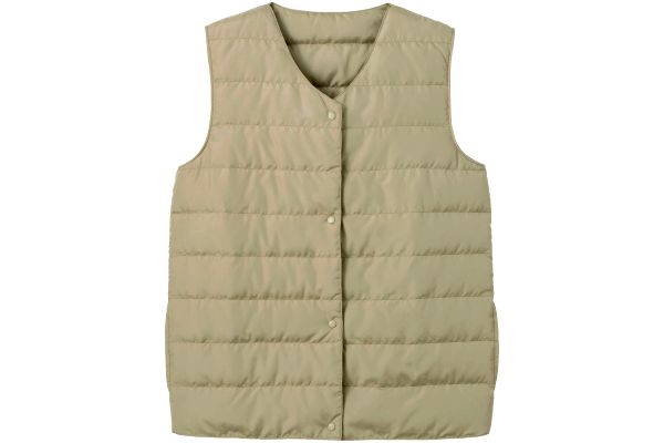 ふわっと軽いダウンベスト