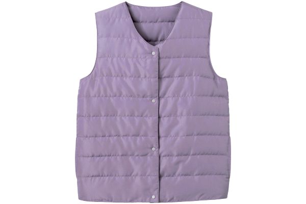 ふわっと軽いダウンベスト