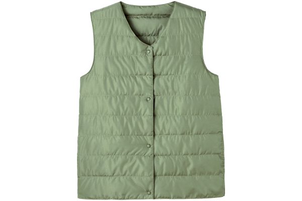 ふわっと軽いダウンベスト