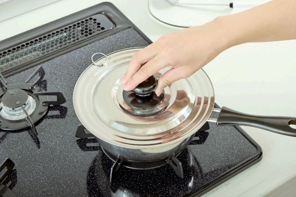 ［Ｓｉｍｐｌｅ　Ｋｉｔｃｈｅｎ］つかみやすいゆきひら鍋蓋