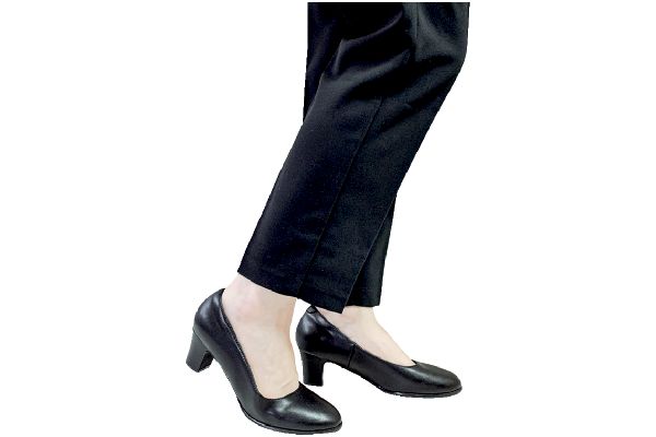 らくフィットラウンドトゥパンプス