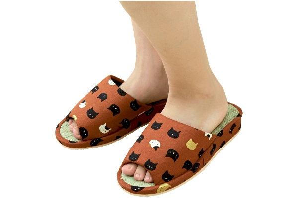 い草ヒールアップスリッパ　ほのぼのネコ