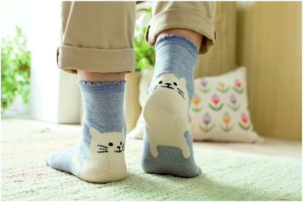 内側シルク２層ねこ柄ソックス