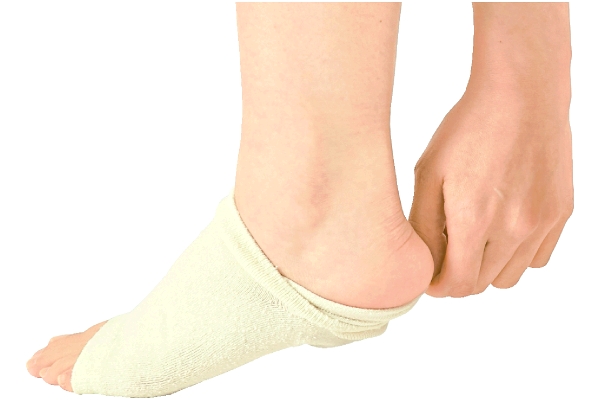 シルクの思いやり　かかと足裏すべすべサポーター