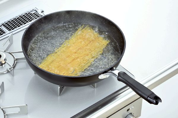 見せ収納ができちゃう深めフライパン