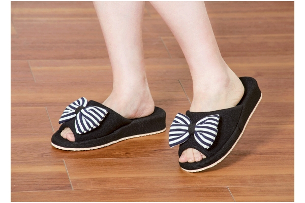 ヒールアップスリッパ　リボン