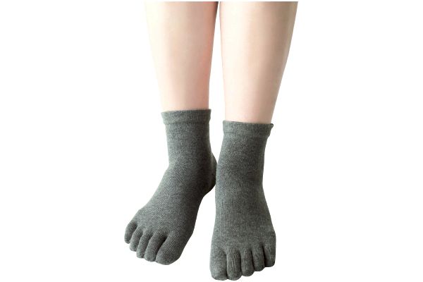 丈夫で長持ちモノトーン5本指ソックス