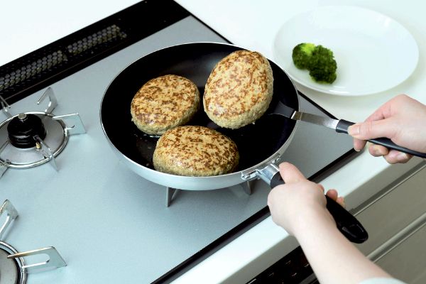 強くて丈夫なダイヤモンドコートフライパン