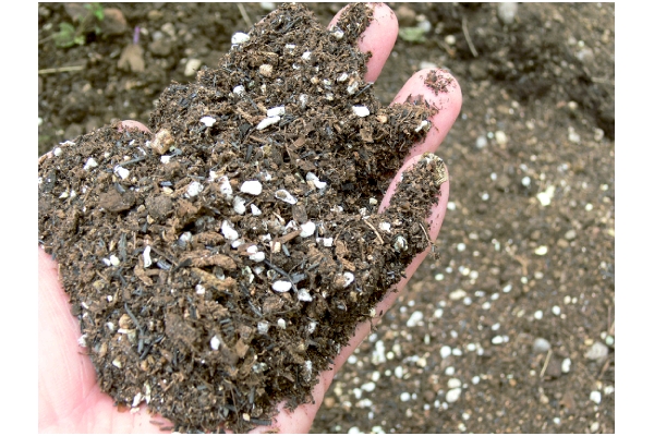 まぜるだけで土復活！