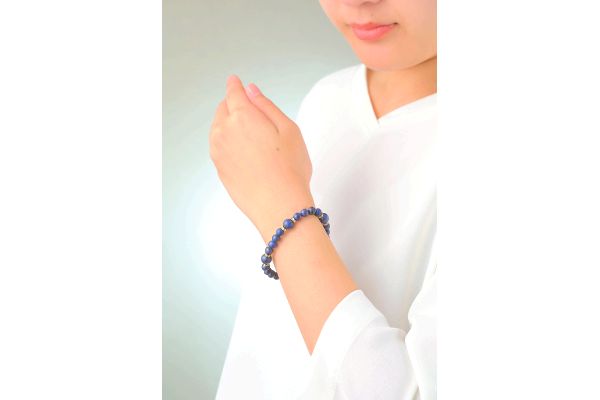 聖なる石　ラピスラズリブレスレット