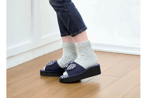 家事らく厚底スリッパ