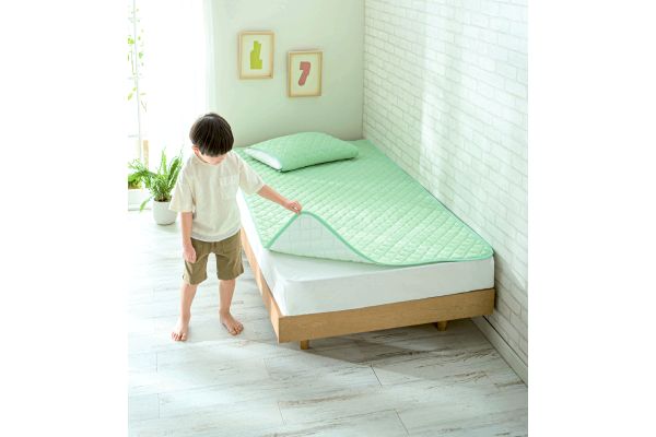 置くだけピタッと！ひんやり冷感敷きパッド　シングル