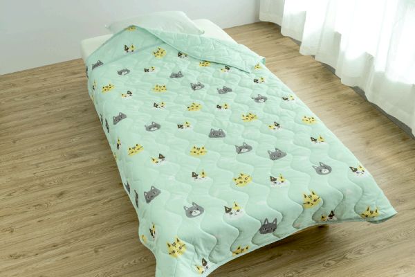 【ネット限定】猫ちゃんのさらっとキルトケット　　１４０×１９０ｃｍ　ミントグリーン