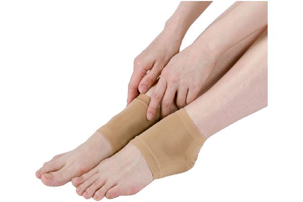 【ネット限定】つるりん小町かかとサポーター　（１組２枚　22〜25cm）　ベージュ