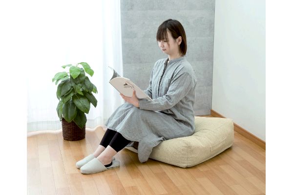 【ネット限定】［くらしあす］ふとんが大きなクッションになる収納袋　　アイボリー
