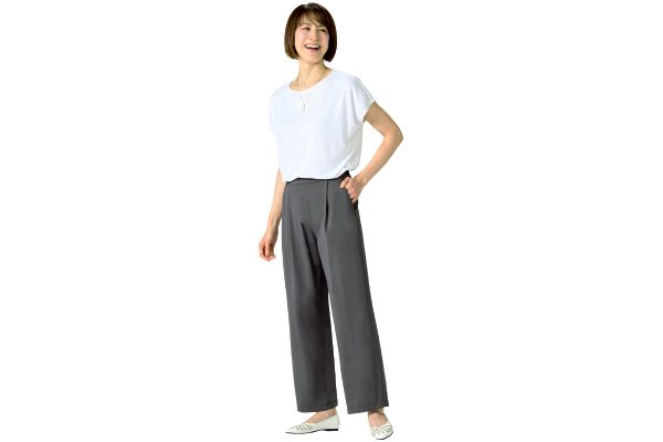 すっきり脚長タックワイドパンツ