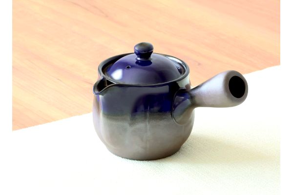 [万古焼]茶葉が広がるルリ釉急須