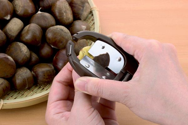 スゴ切れ　栗の皮むき