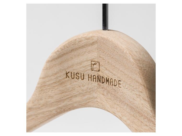 【ネット限定】ＫＵＳＵ　ＨＡＮＤＭＡＤＥ　くすのきシャツハンガー