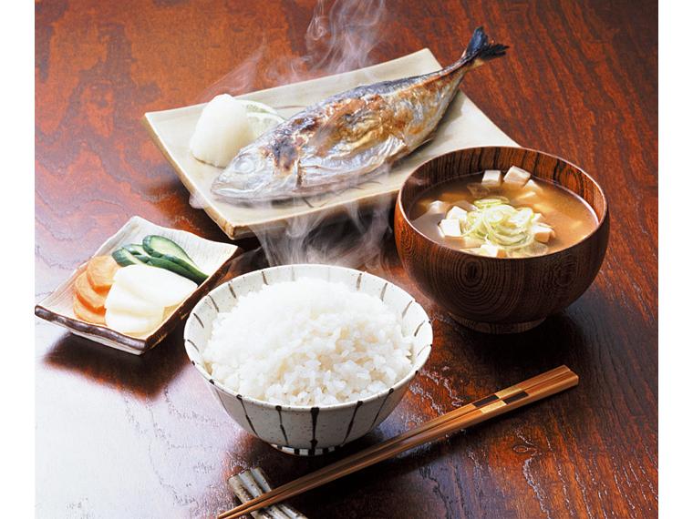サトウ魚沼産こしひかりごはん 180g×3