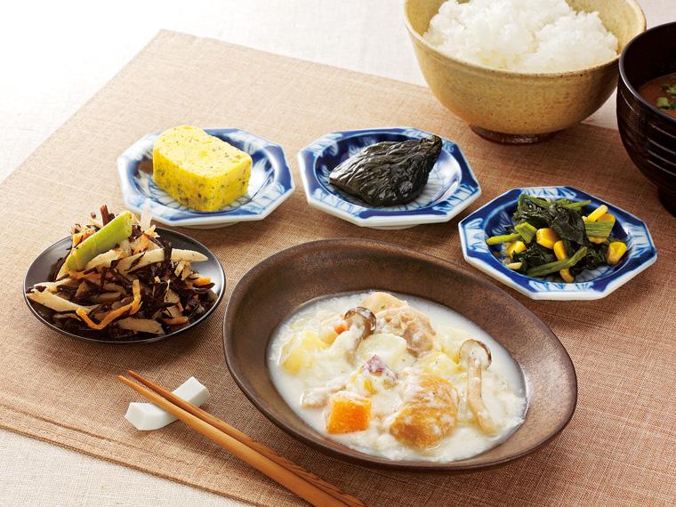 マムダイニングおかずプレート　鶏と根菜のクリーム煮セット 1個210g