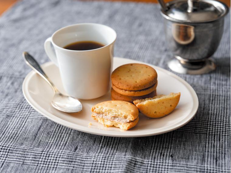 全粒粉入り　ほろにがミルクコーヒーサンド 154g（個包装込み）